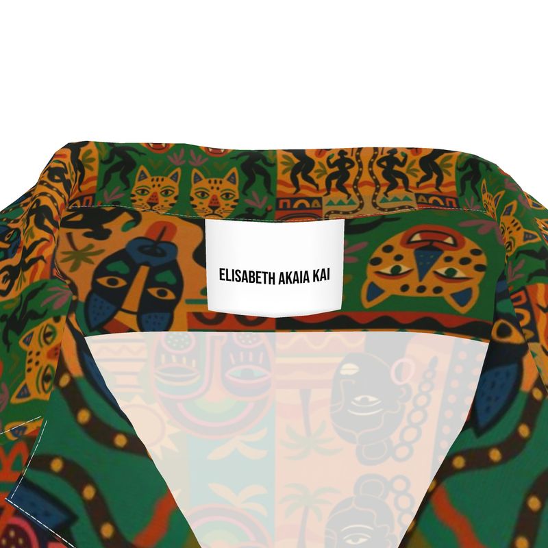 Gros plan sur le col et l’étiquette intérieure de la chemise Nzinga Élisabeth Akaïa Kaï, mettant en avant les finitions soignées et le design exclusif.