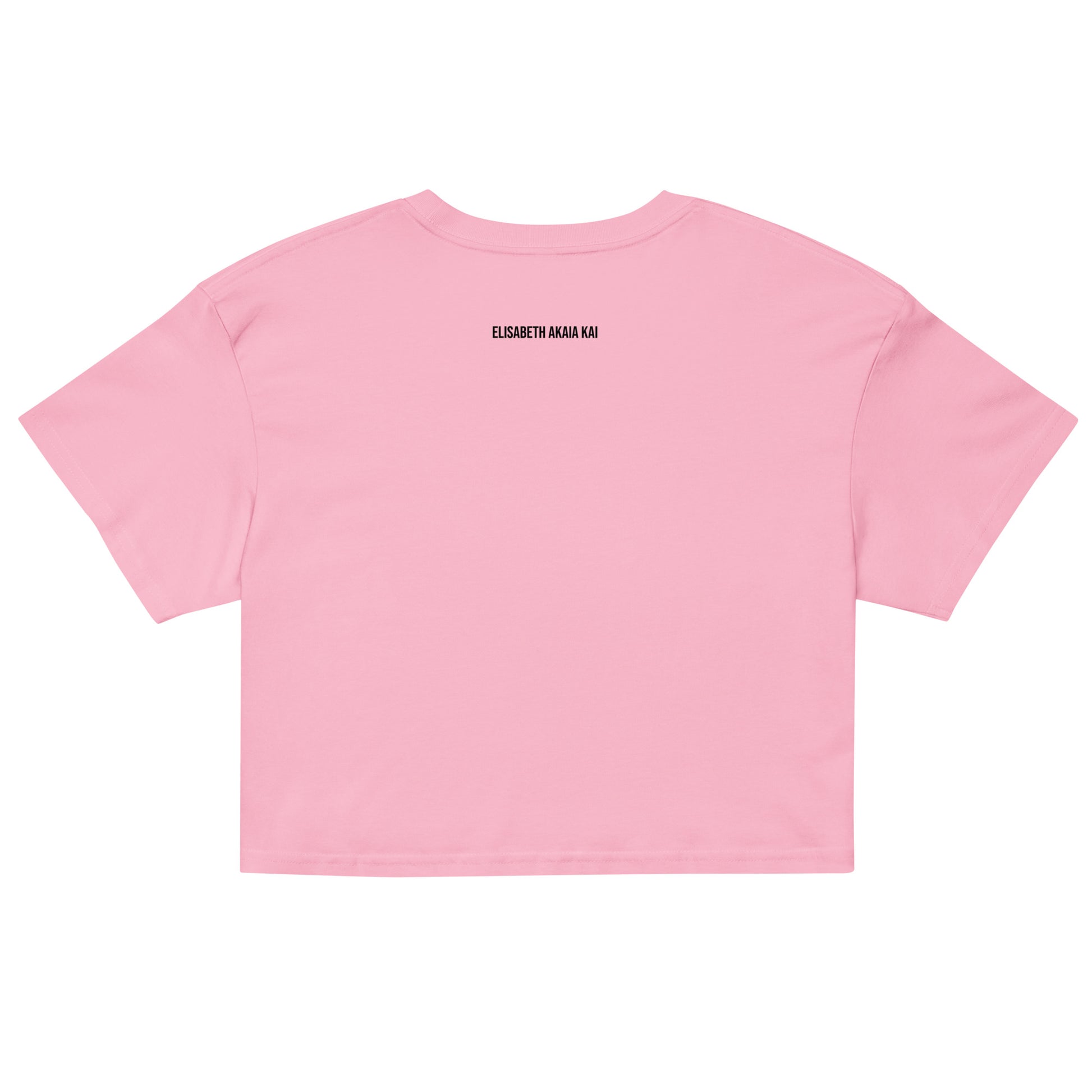 Crop top rose bubblegum Zoraya avec illustration colorée d’une femme et d’un félin sous un soleil, entourés de végétation – mode éthique et artistique