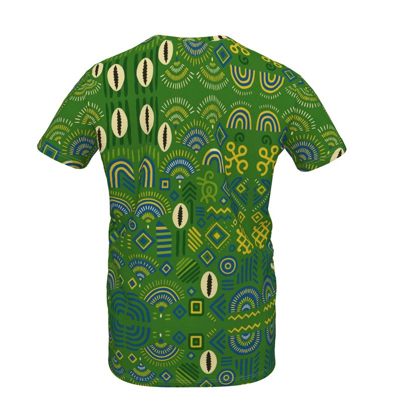 T-shirt enfant Mwana vu de dos, orné de motifs culturels verts, bleus et jaunes inspirés de l’art africain contemporain.