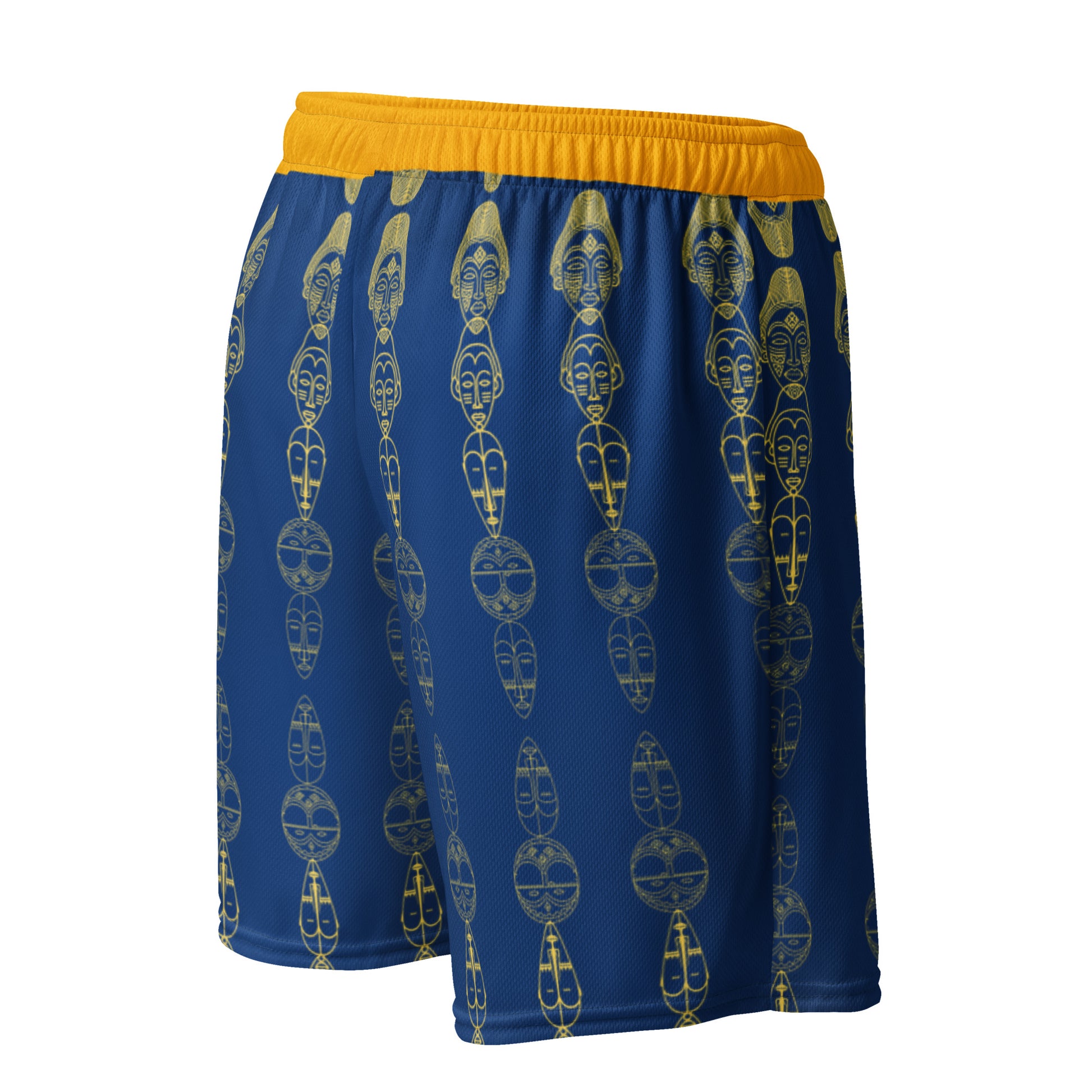 Vue latérale du short en maille Ngɔ Éboga d’Élisabeth Akaïa Kaï.
Les motifs dorés inspirés des masques traditionnels se déploient sur un fond bleu royal, soulignant l’élégance et la puissance du design gabonais.