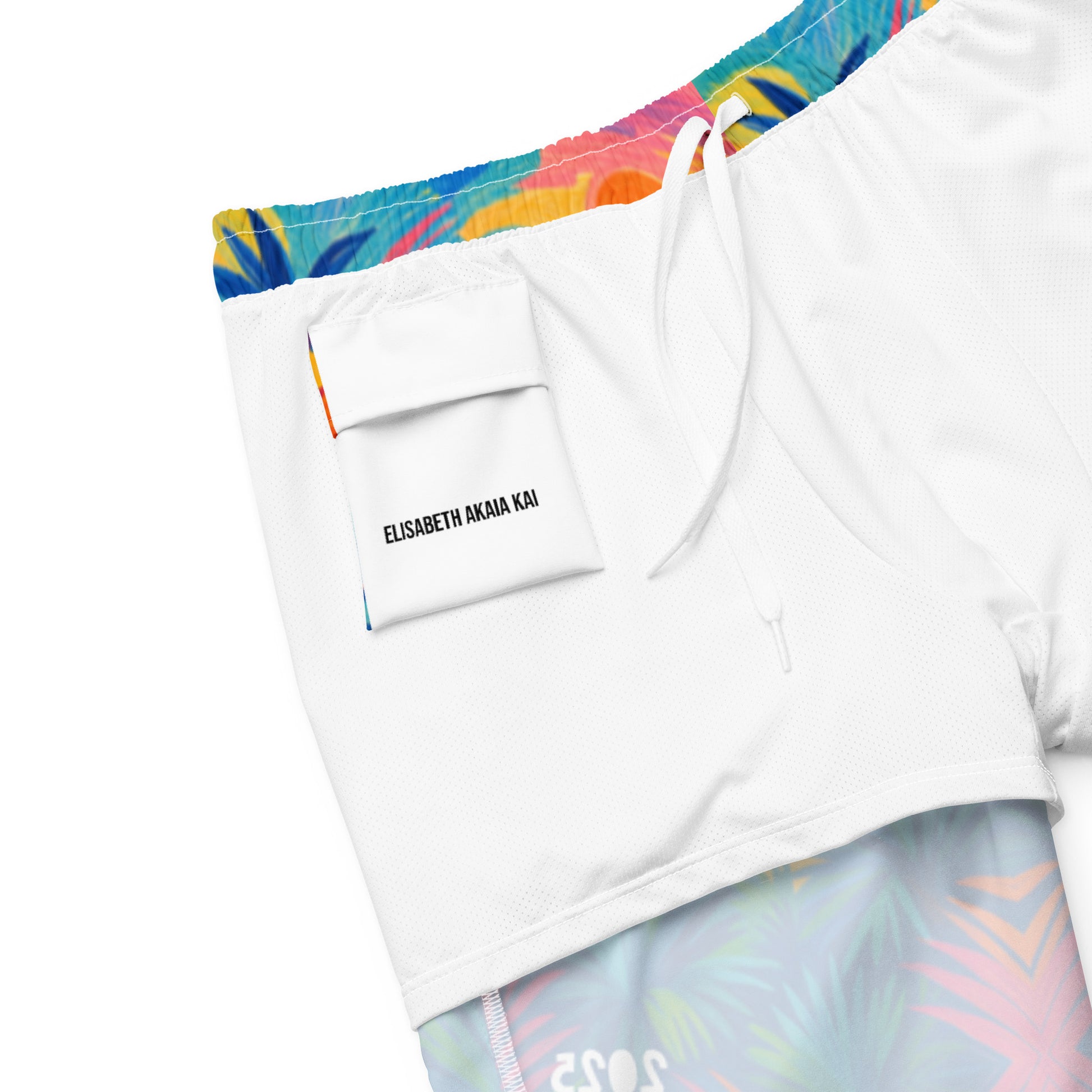 Short de bain homme coloré avec imprimé Saint-Tropez, motif French Riviera, de la marque Elisabeth Akaia Kai