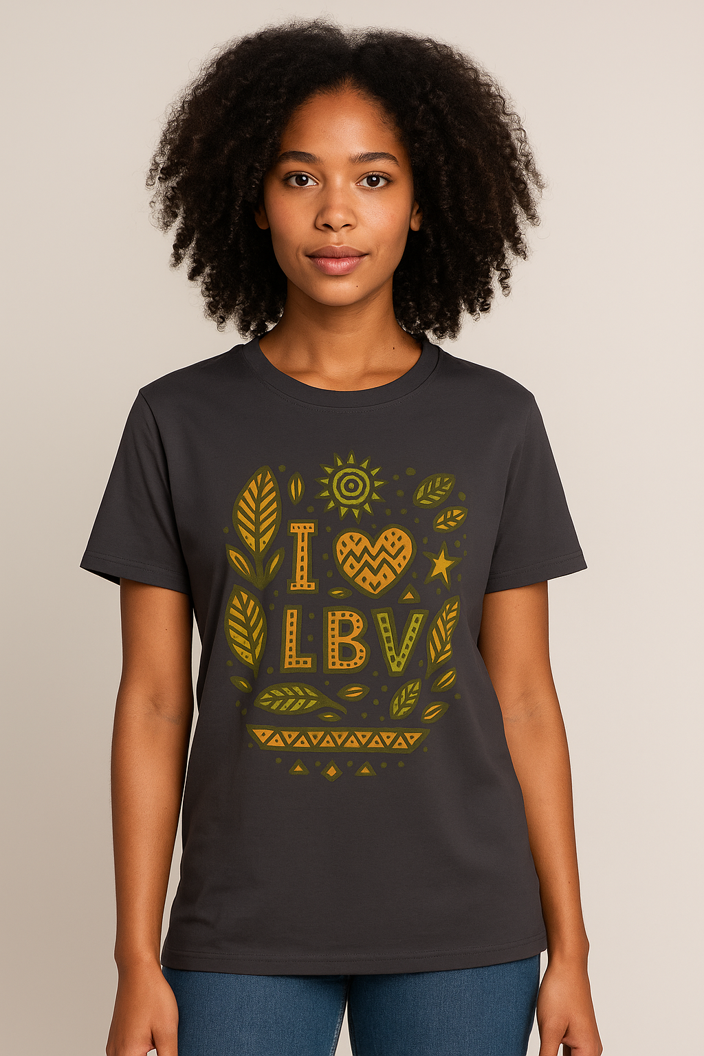 T-shirt anthracite en coton bio avec motif artistique “I ❤ LBV” et feuilles de badamier en vert et orange – Élisabeth Akaïa Kaï.