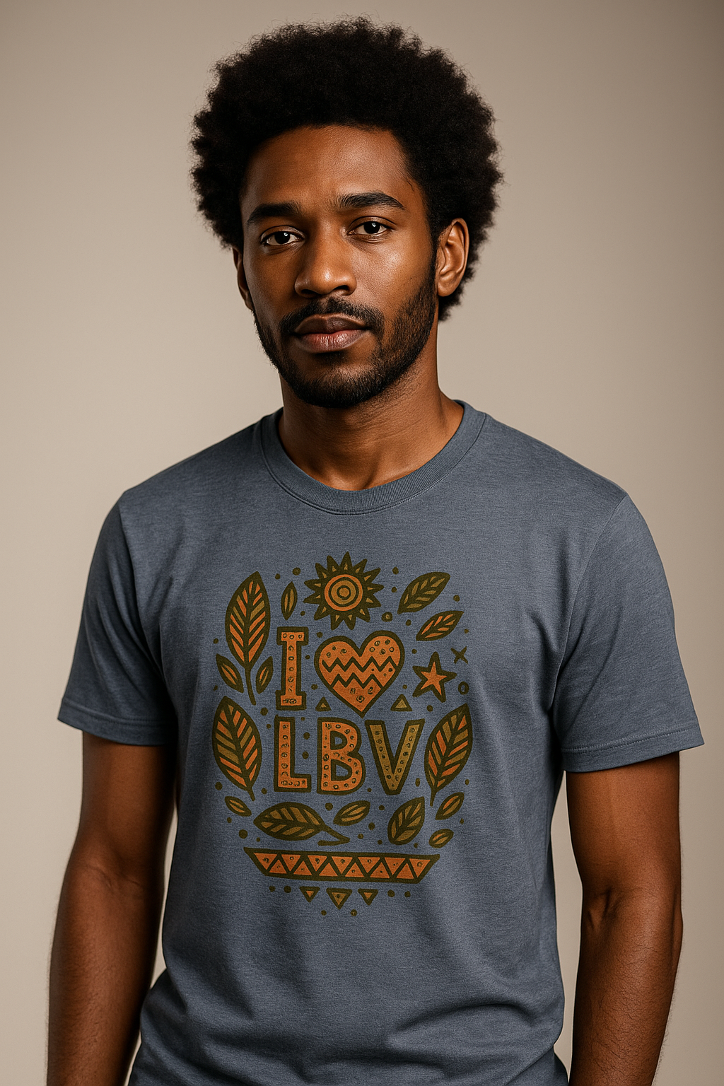 T-shirt bleu chiné foncé coton bio avec imprimé artistique “I ❤ LBV” inspiré des forêts et feuilles badamier.