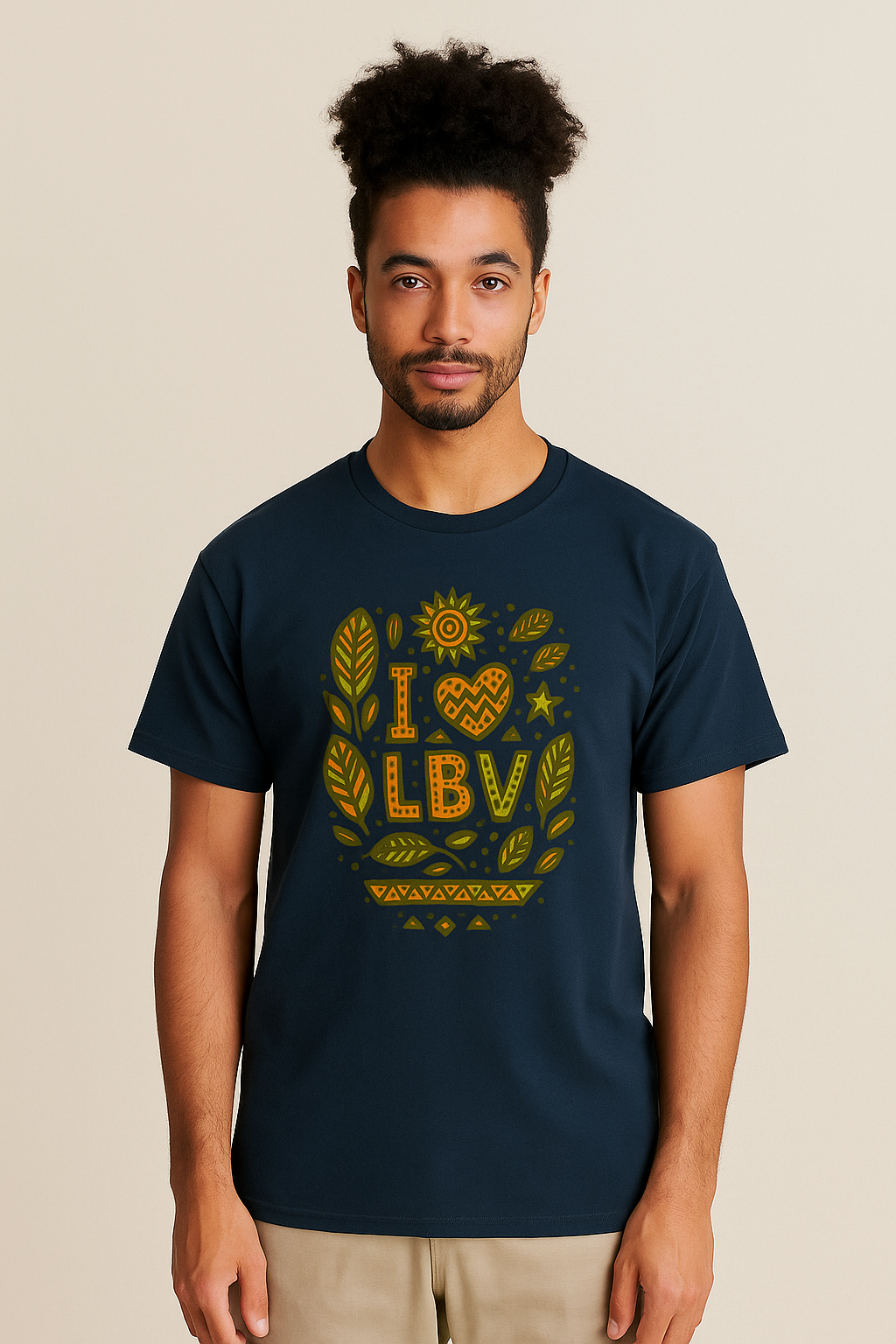 T-shirt bleu marine coton bio avec motif “I ❤ LBV” inspiré des feuilles de badamier – Élisabeth Akaïa Kaï.