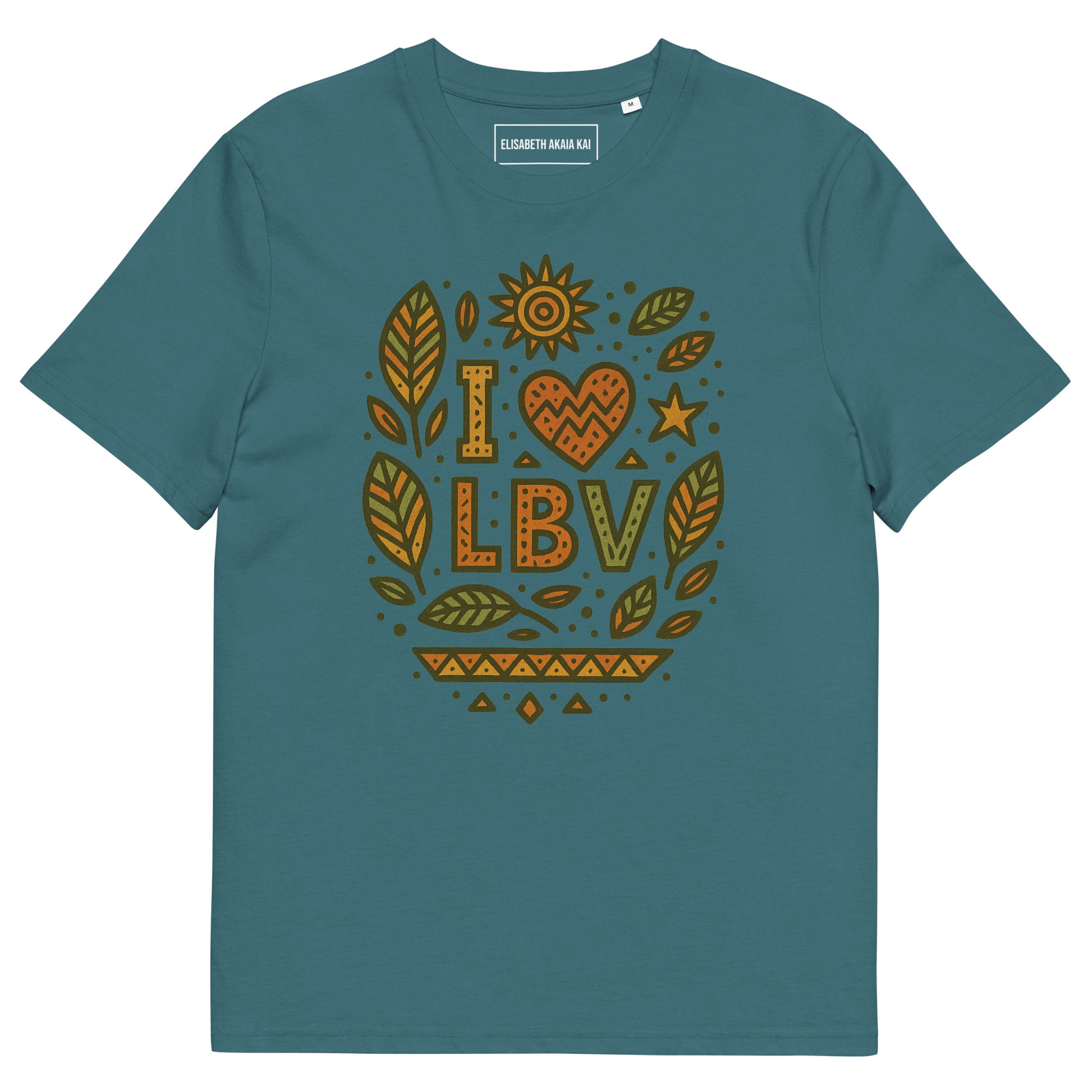 T-shirt bleu pétrole en coton bio avec imprimé “I ❤ LBV” et feuilles stylisées de badamier – mode afro chic.