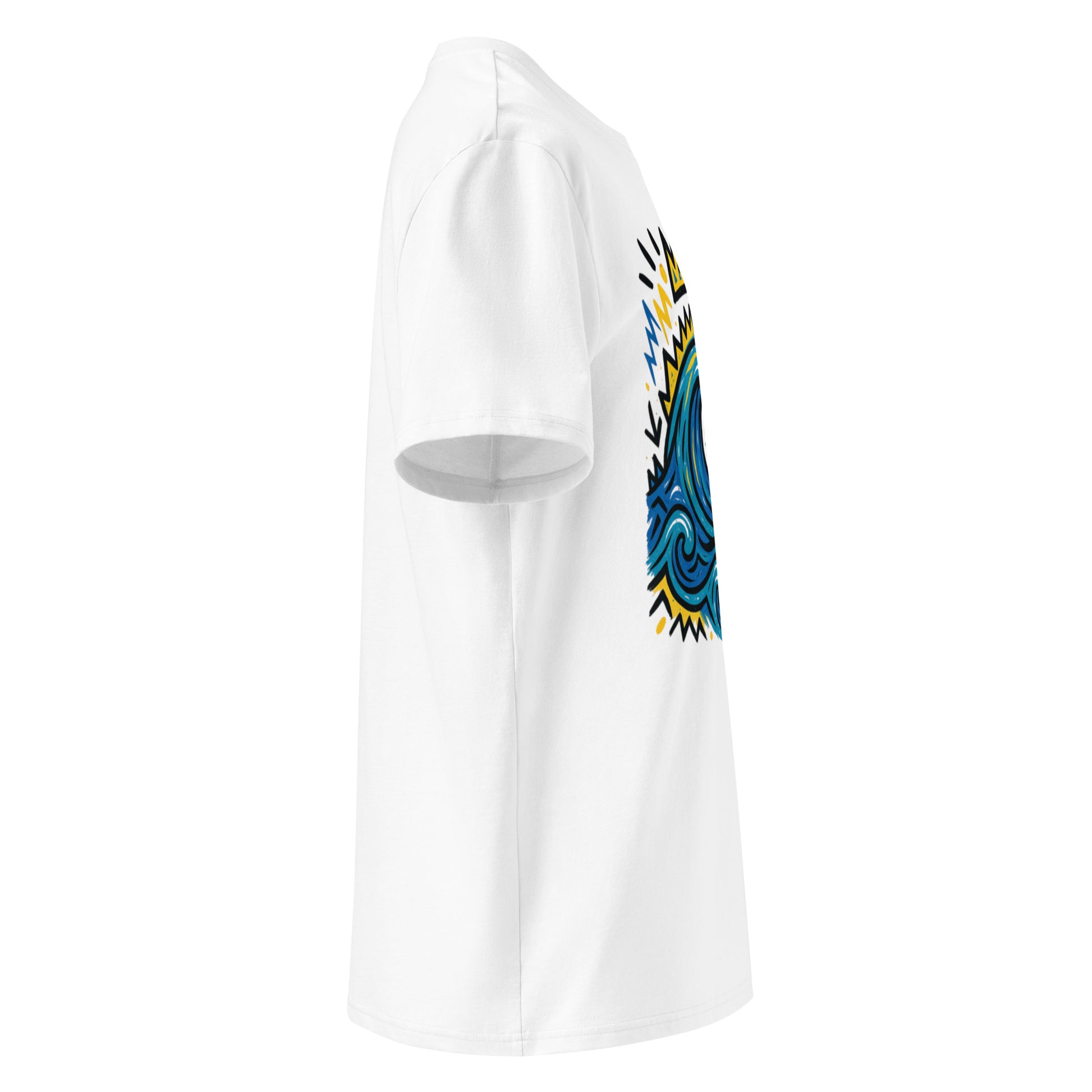 T-shirt Ondja blanc unisexe en coton bio avec imprimé artistique vague bleue et couronne jaune, mode afro luxe par Élisabeth Akaïa Kaï