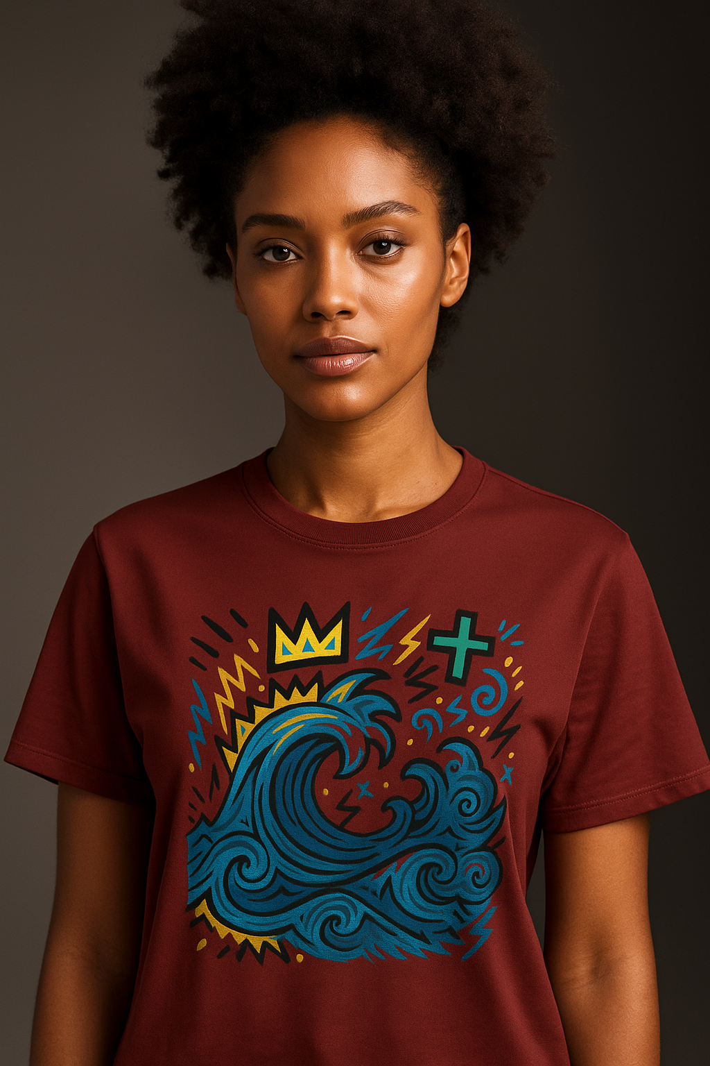 T-shirt Ondja bordeaux unisexe coton bio, imprimé exclusif vague bleue stylisée avec symboles graphiques, mode gabon luxe