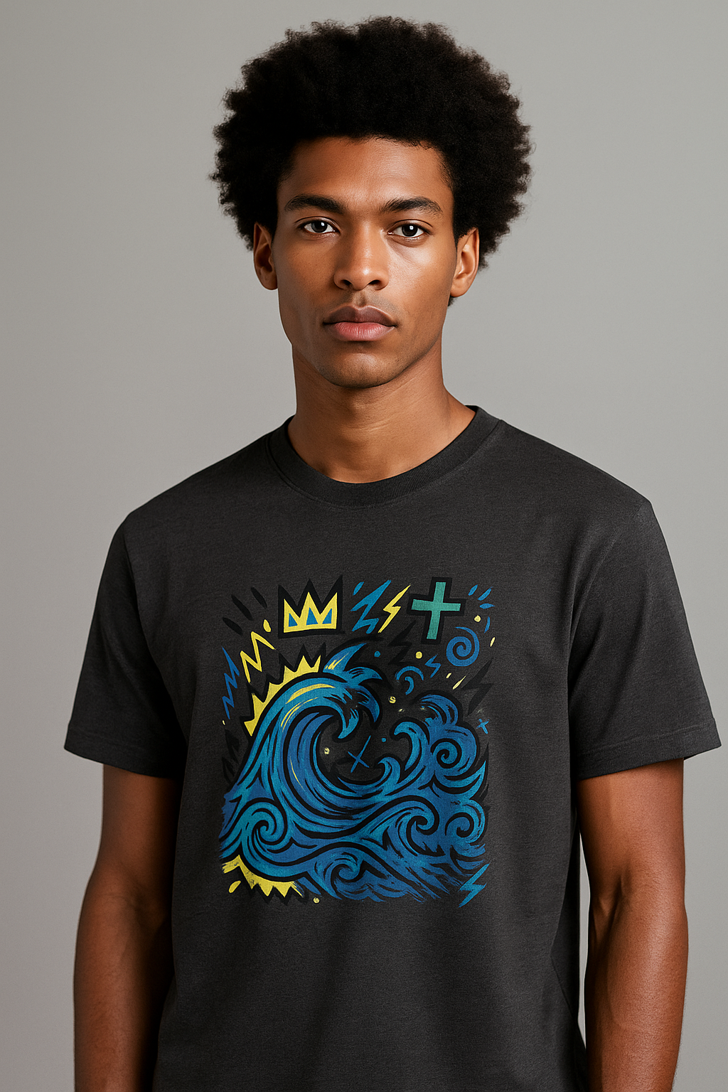 T-shirt Ondja gris foncé chiné unisexe coton biologique, imprimé artistique vague bleue et couronne jaune, slow fashion afro luxe
