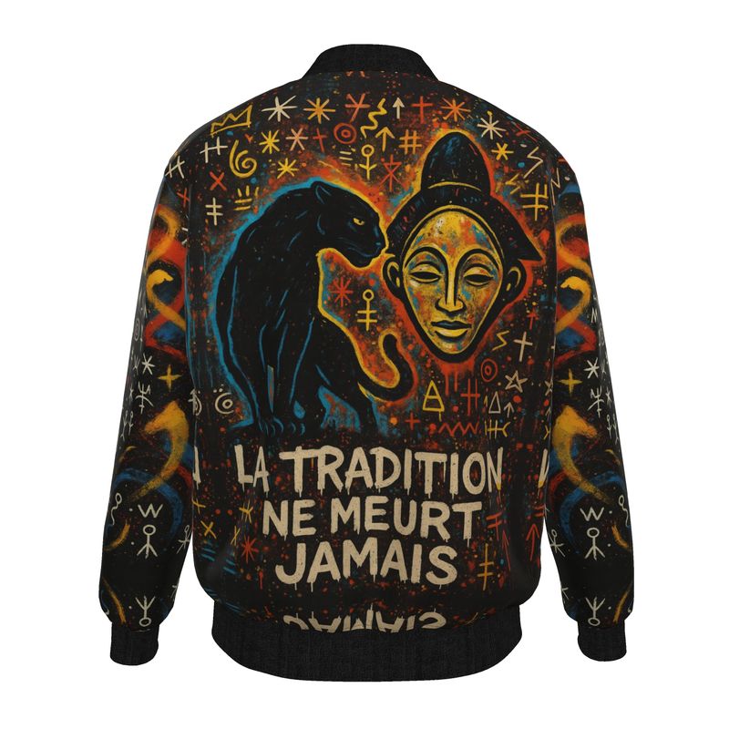 Vue arrière de la veste bomber Miengo Sekiani signée Élisabeth Akaïa Kaï, représentant un masque Okuyi doré, une panthère noire et la phrase « La tradition ne meurt jamais » sur un fond afro-street art coloré aux motifs bantugraphiques.