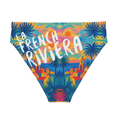 Vue arriere et de dos d’un bas de bikini taille haute éco-responsable au motif tropical coloré (palmiers et maisons côtières), finition double couche et coutures zig-zag.