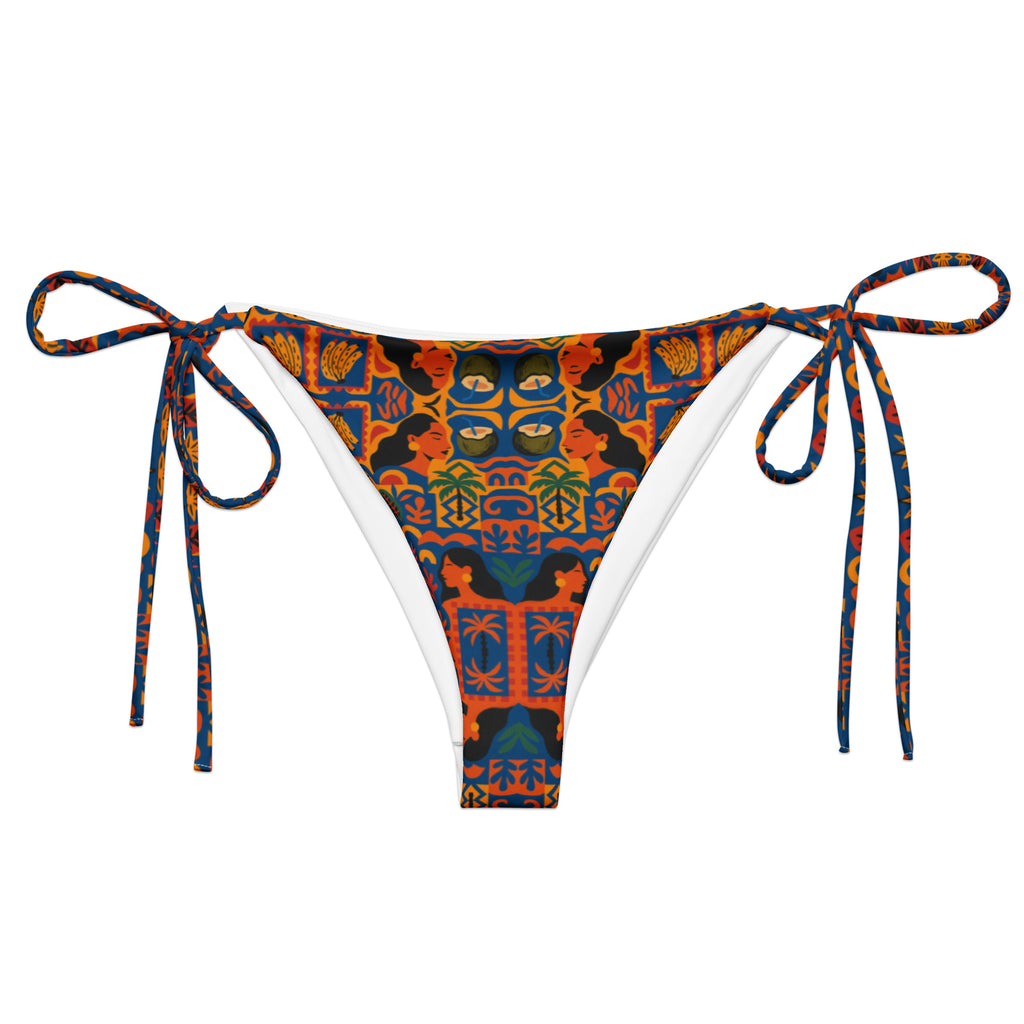 Bas de bikini à cordons Isla Sol, imprimé afro-méditerranéen exclusif aux couleurs chaudes, en polyester recyclé avec protection UPF 50+, conçu par Élisabeth Akaïa Kaï pour une clientèle afro-luxe en quête d’élégance et de confort au soleil.