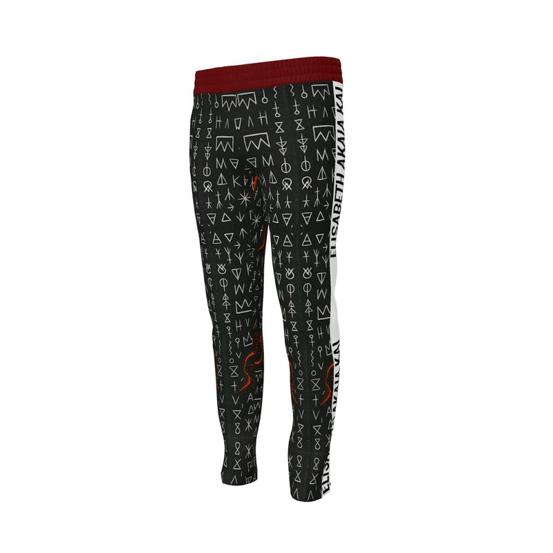Découvrez le Bas de survêtement Boma d’Élisabeth Akaïa Kaï, édition limitée. Motifs bantougraphie en all-over et bande signature pour un style afro-luxe unique.