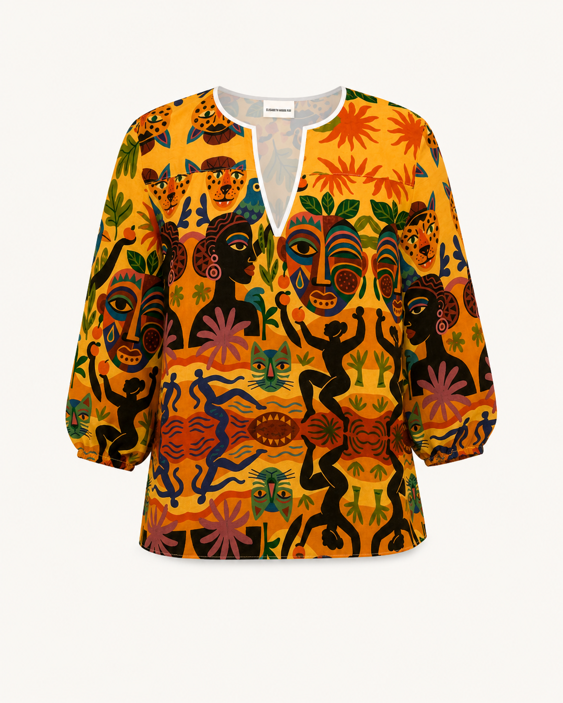 Vue de face de la Blouse Tanéa sur mannequin invisible. Une présentation précise de sa coupe légèrement ample, de ses manches trois-quarts et de son imprimé solaire.