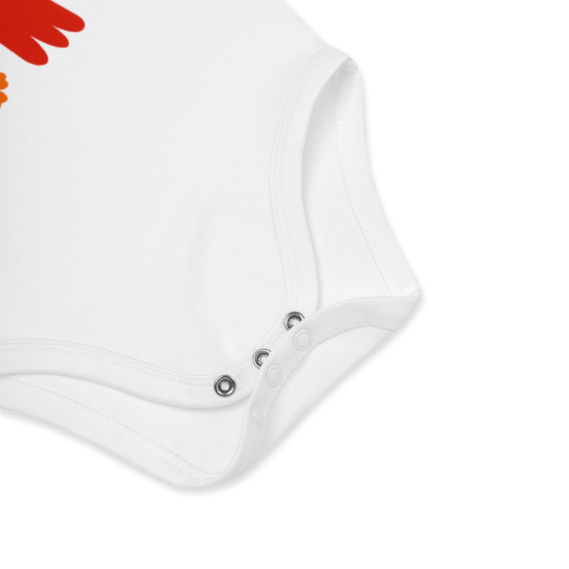 Détail du body bébé Ndzéba en coton bio, avec trois boutons-pression sans nickel à l’entrejambe, pratique et confortable pour les parents.