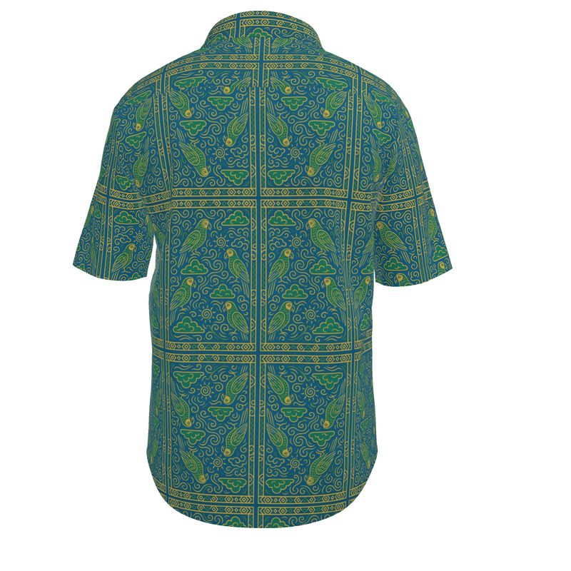 Vue de dos de la chemise Okani d’Élisabeth Akaïa Kaï, montrant l’équilibre du motif géométrique émeraude et or inspiré des traditions africaines.