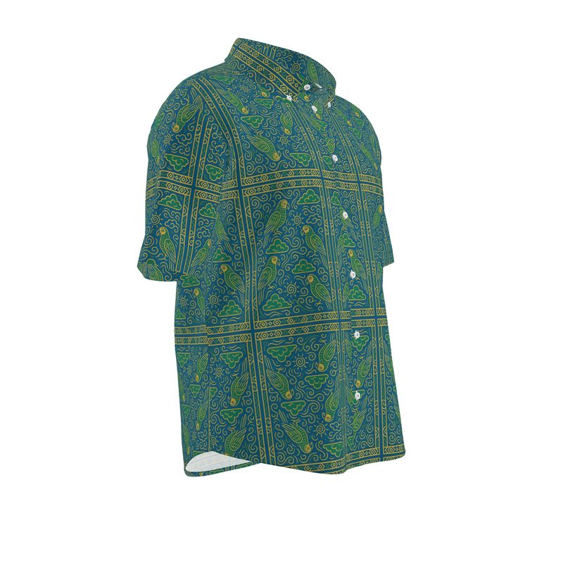 Chemise Okani vue de profil gauche, confection sur mesure en tissu respirant, imprimé de symboles gabonais raffinés.