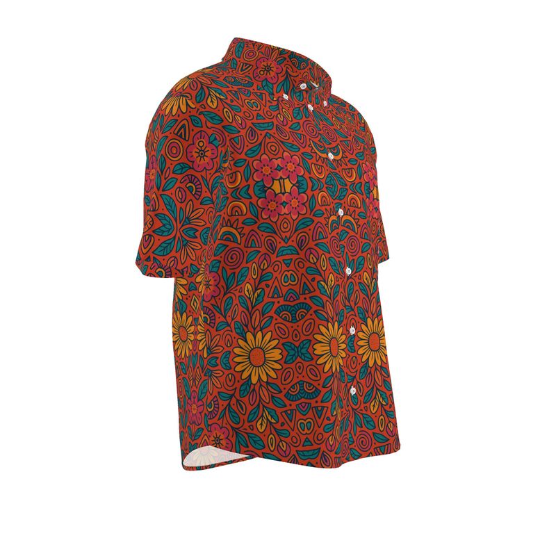 Chemise Solstice en Fleurs à manches courtes, imprimé floral rouge, orange et vert en all-over, col boutonné et boutons en nacre blanche – vue avant droite.