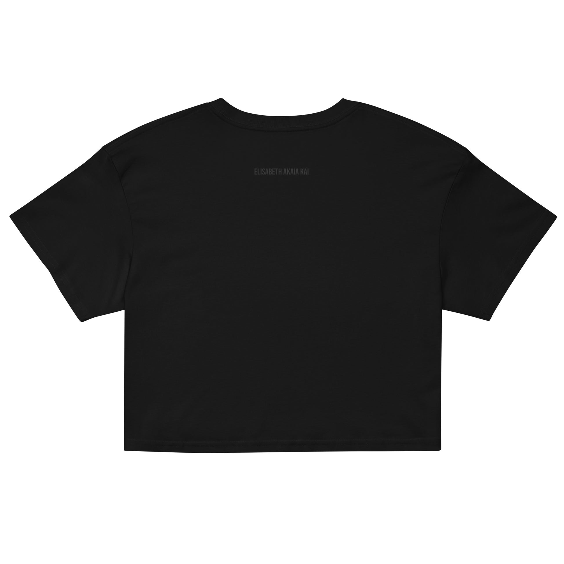 Crop top noir Zoraya avec illustration colorée d’une femme et d’un félin sous un soleil, entourés de végétation – mode éthique et artistique