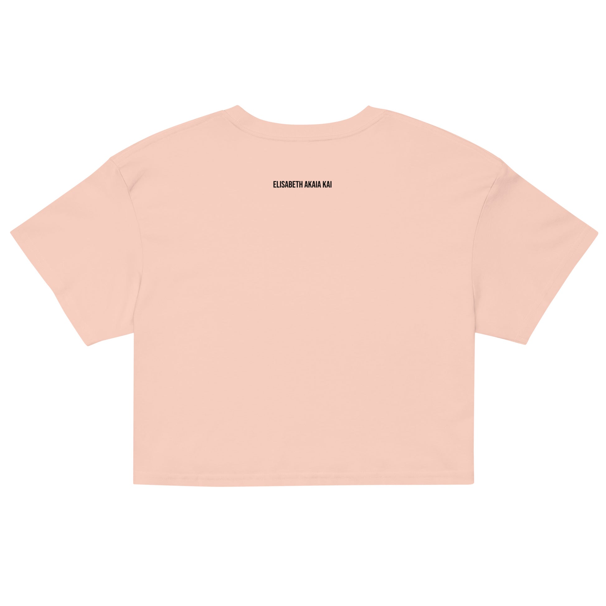 Crop top rose pale Zoraya avec illustration colorée d’une femme et d’un félin sous un soleil, entourés de végétation – mode éthique et artistique