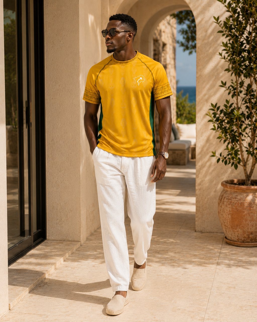 Entre Méditerranée et Afrique, le maillot Gabon ÉLISABETH AKAIA KAÏ se porte avec des pièces en lin pour composer un vestiaire estival élégant et intemporel.