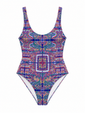 Vue de face du maillot Mebeghe Éternel mettant en avant sa coupe élégante, son tissu double couche à l'avant et son design pensé pour le confort.