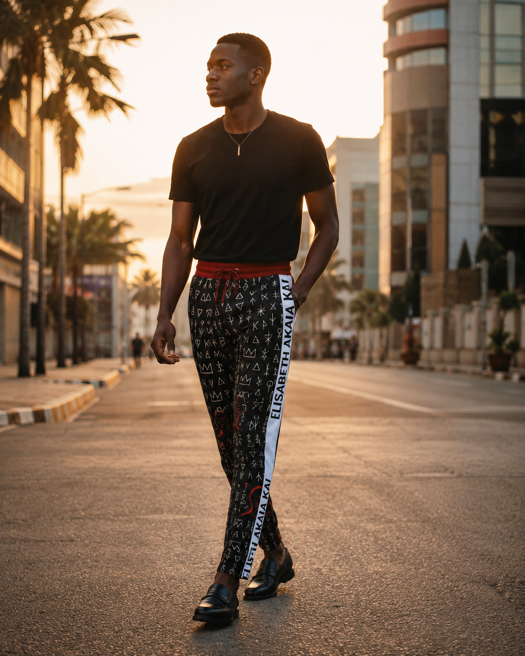 Pensé pour accompagner les hommes modernes, le pantalon Boma mêle confort, style et identité artistique. Une création Élisabeth Akaïa Kaï inspirée par l'énergie de Libreville et la mode contemporaine.
