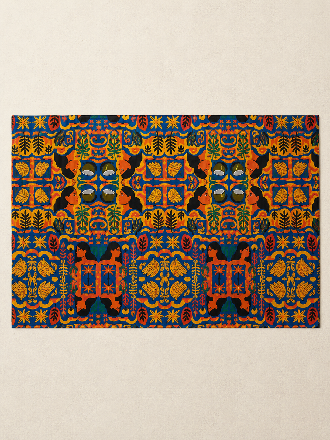 Vue complete du pareo Isla Sol deploie afin de decouvrir l'ensemble du motif artistique imagine par Elisabeth Akaia Kai. Ideal pour apprecier tous les details de la composition.