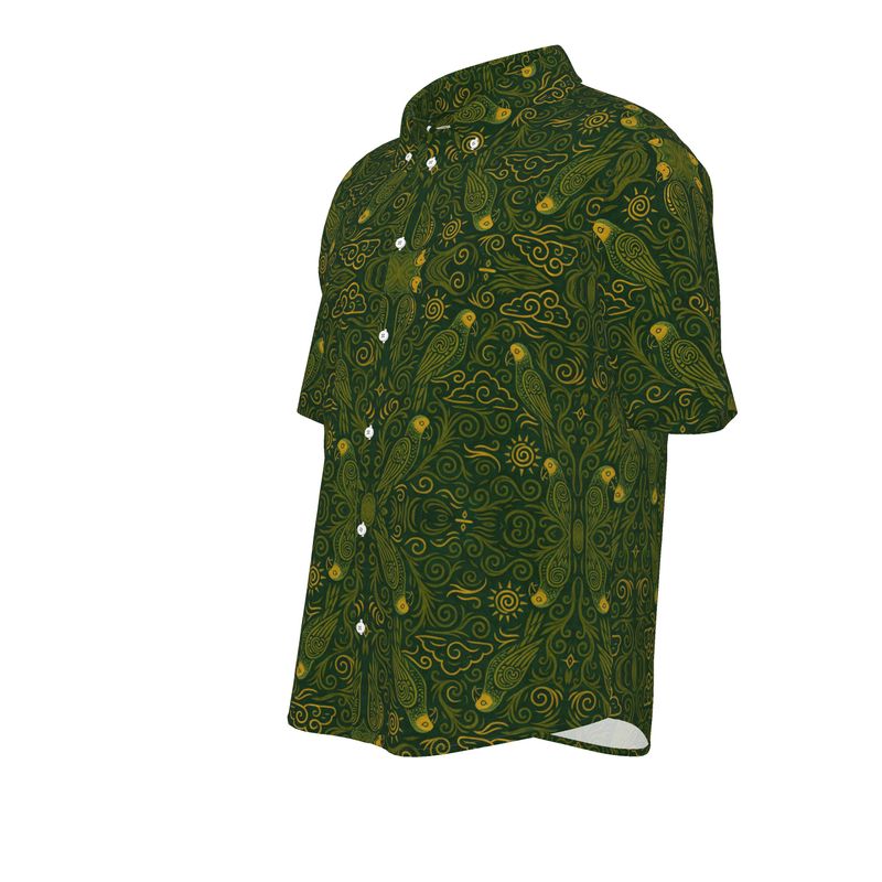 Vue latérale de la chemise M’bani, révélant la coupe droite et les motifs dorés en mouvement. Une pièce de créateur au style raffiné et intemporel.