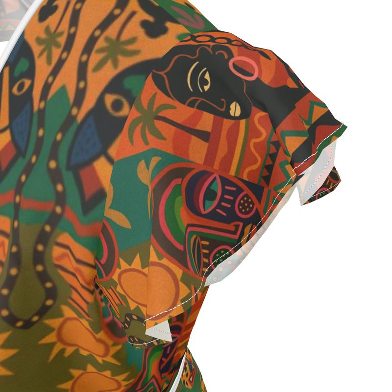 robe Nzinga Afro Luxe en satin de soie, imprimé ethnique africain avec motifs félins et masques tribaux.