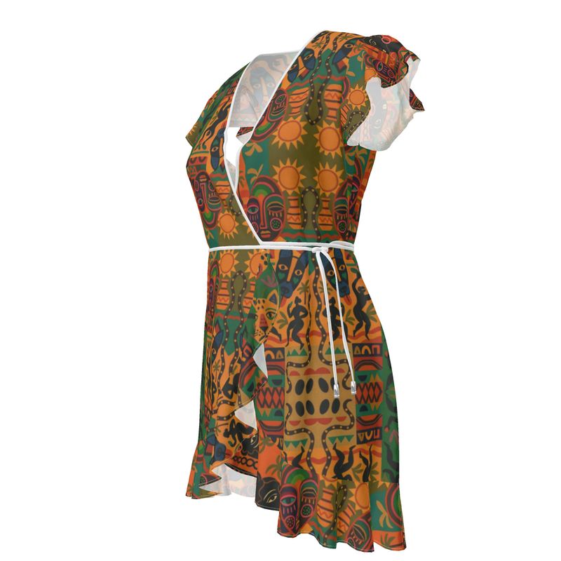 robe portefeuille afro chic à volants, imprimé artistique avec masques africains et symboles solaires, mode Afro Luxe.