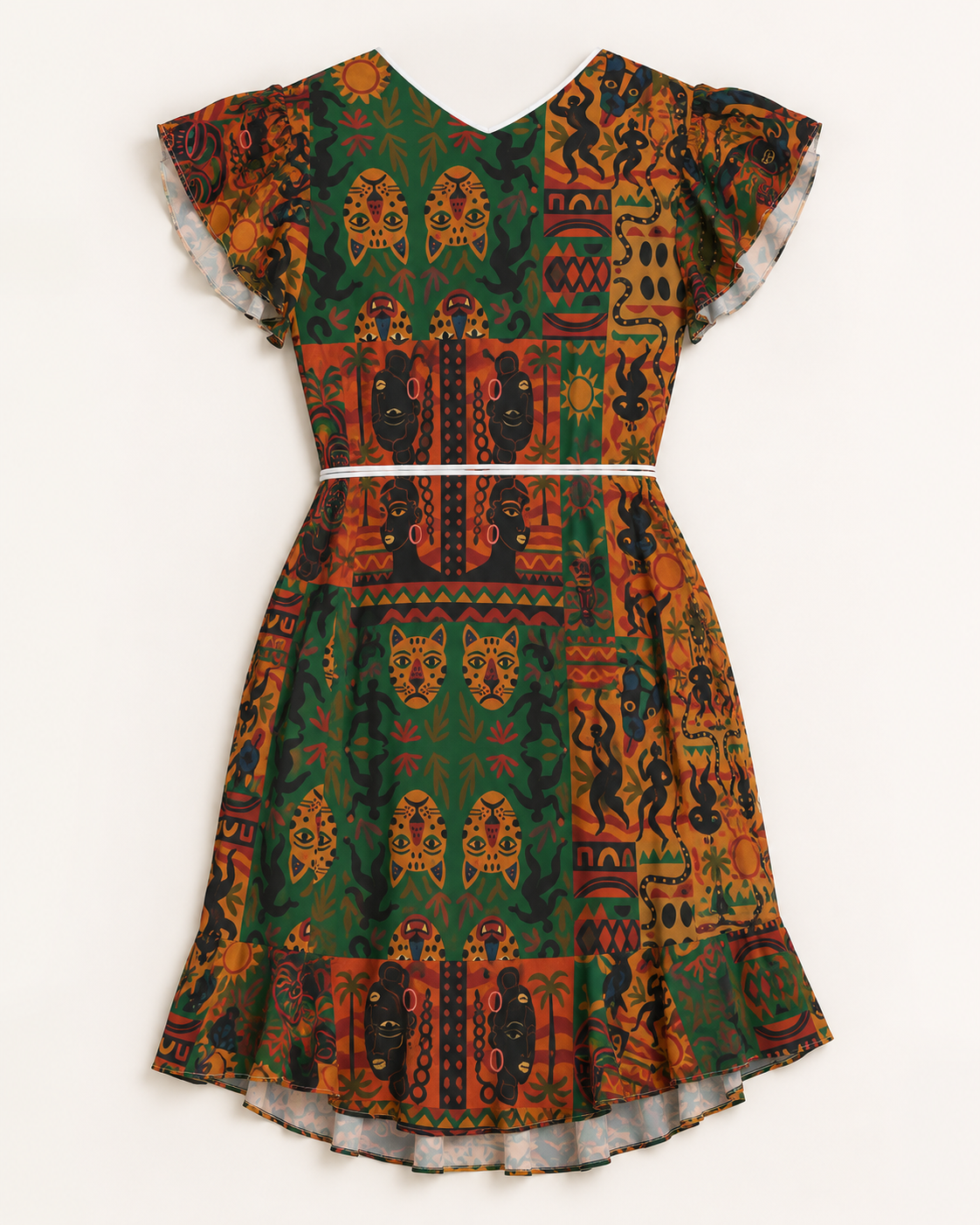 Vue arrière à plat de la Robe Nzinga montrant son dos fermé, sa taille structurée, ses manches volantées et son imprimé artistique. Une pièce féminine en édition limitée, créée à la demande par la Maison Élisabeth Akaïa Kaï.