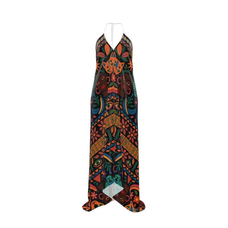 Vue avant de la robe dos nue Okouméa, décolleté plongeant, imprimé exclusif afro-luxe aux tons orange, vert, bleu et rouge.