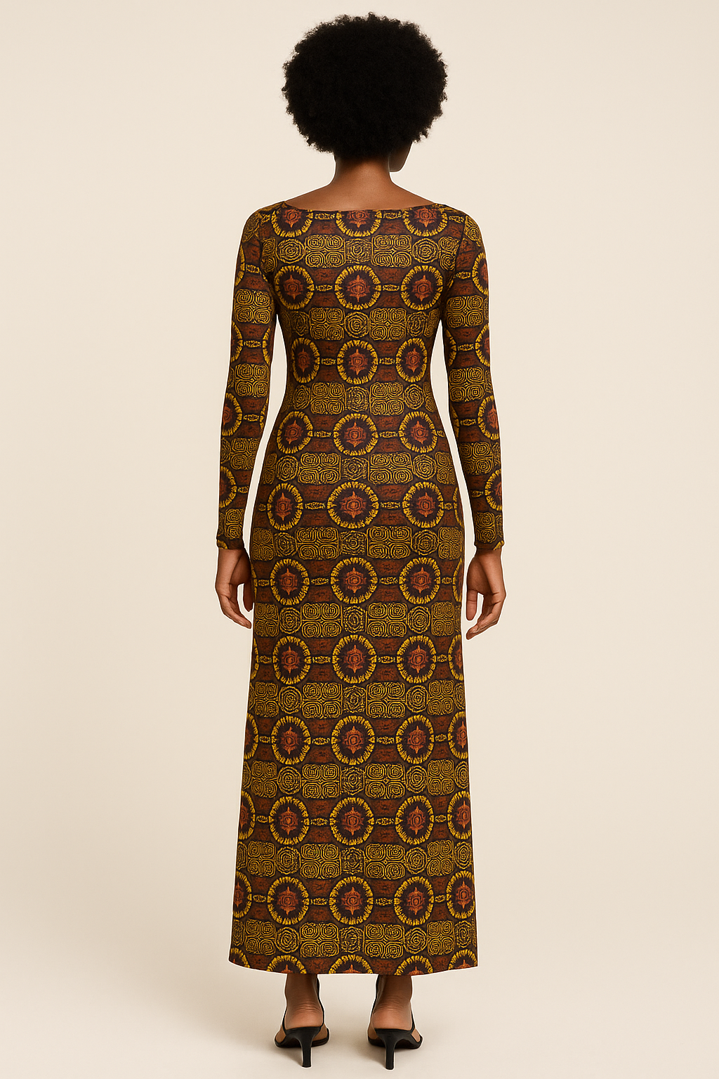 Vue arrière d’une robe longue boutonnée Kaya Lumina, imprimé artistique africain exclusif Élisabeth Akaïa Kaï, portée par une mannequin afro élégante en studio.