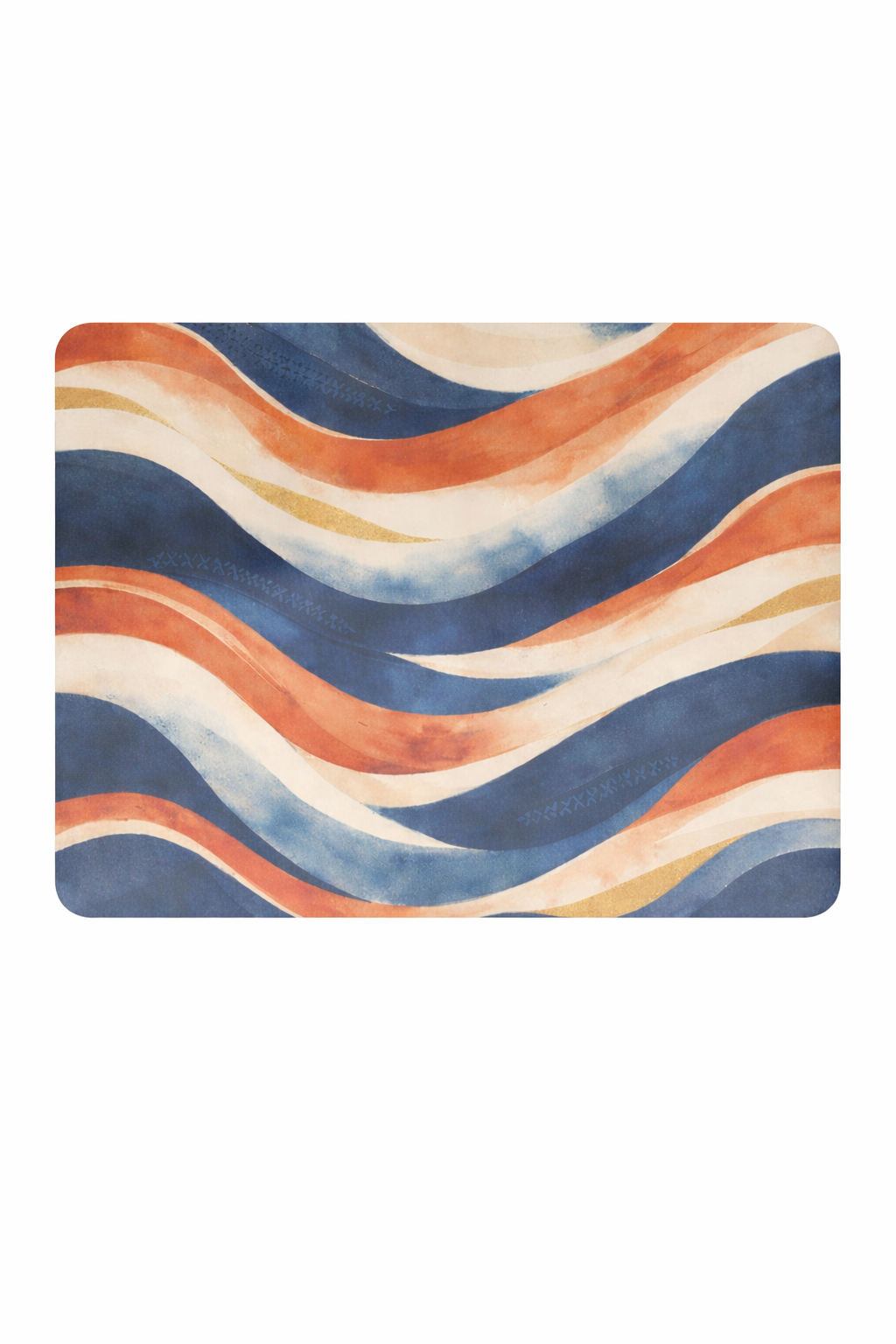 Set de table design Mbeya aux motifs ondulés bleu, terracotta et sable, inspiré de l’esthétique afro-luxe, présenté seul sur fond blanc, création artistique Élisabeth Akaïa Kaï.