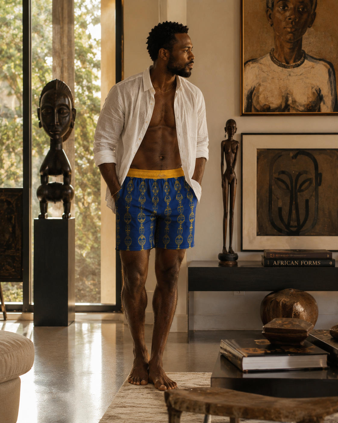 Vue de face du short Mebeghe Éternel. Motifs inspirés des masques africains, ceinture dorée et confection premium pour une pièce exclusive signée ÉLISABETH AKAIA KAÏ.