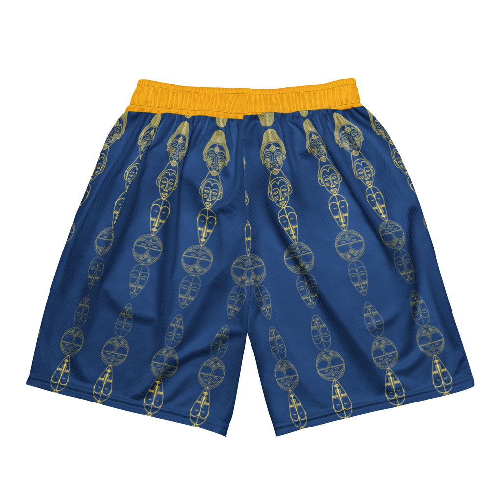 Vue complète du dos du short Ngɔ Éboga, orné de masques traditionnels gabonais.
Un équilibre entre puissance visuelle et sophistication textile.