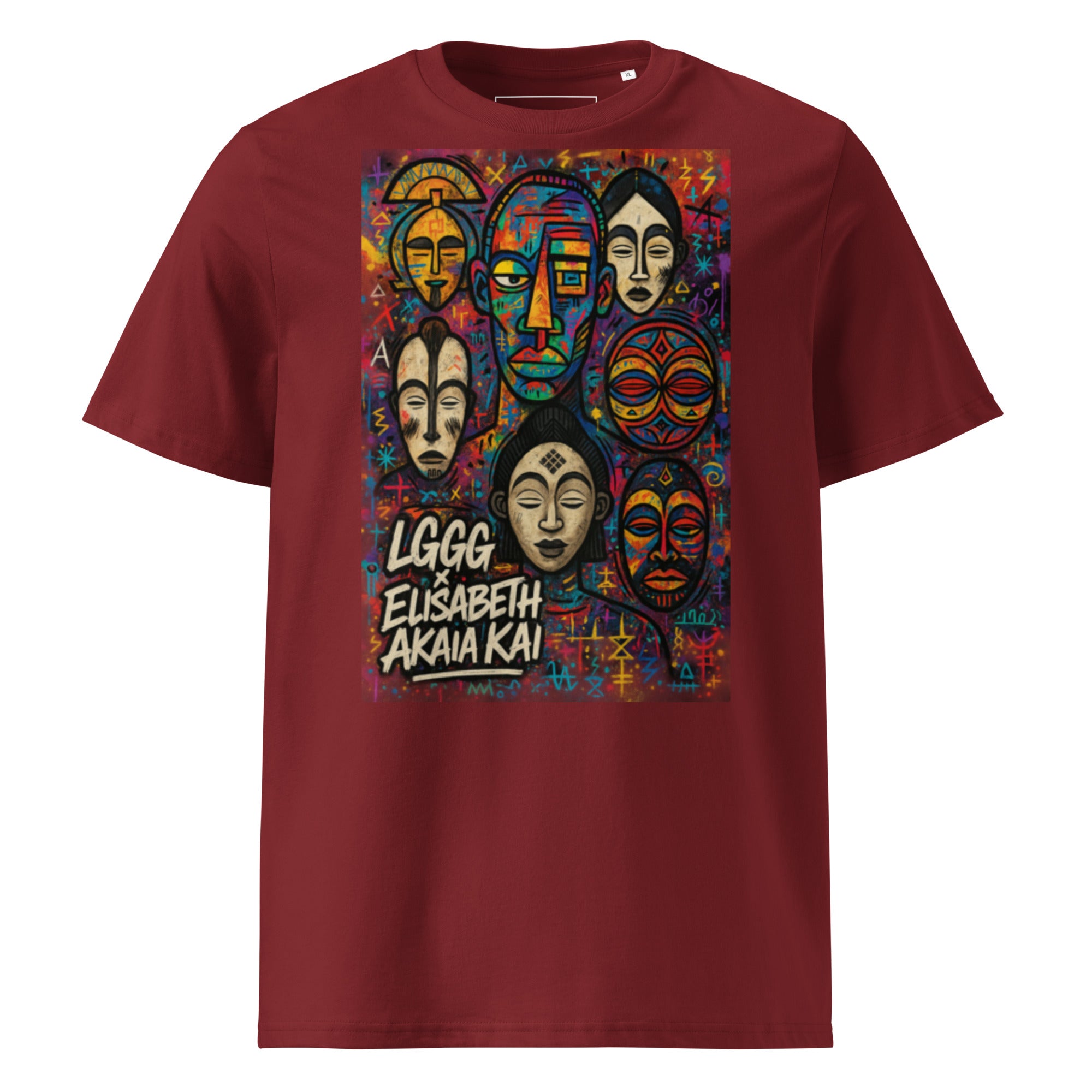 Décliné dans un bordeaux profond, le t-shirt MEBOKO révèle toute la richesse de son œuvre inspirée des masques africains. Une création élégante et expressive signée Élisabeth Akaïa Kaï.