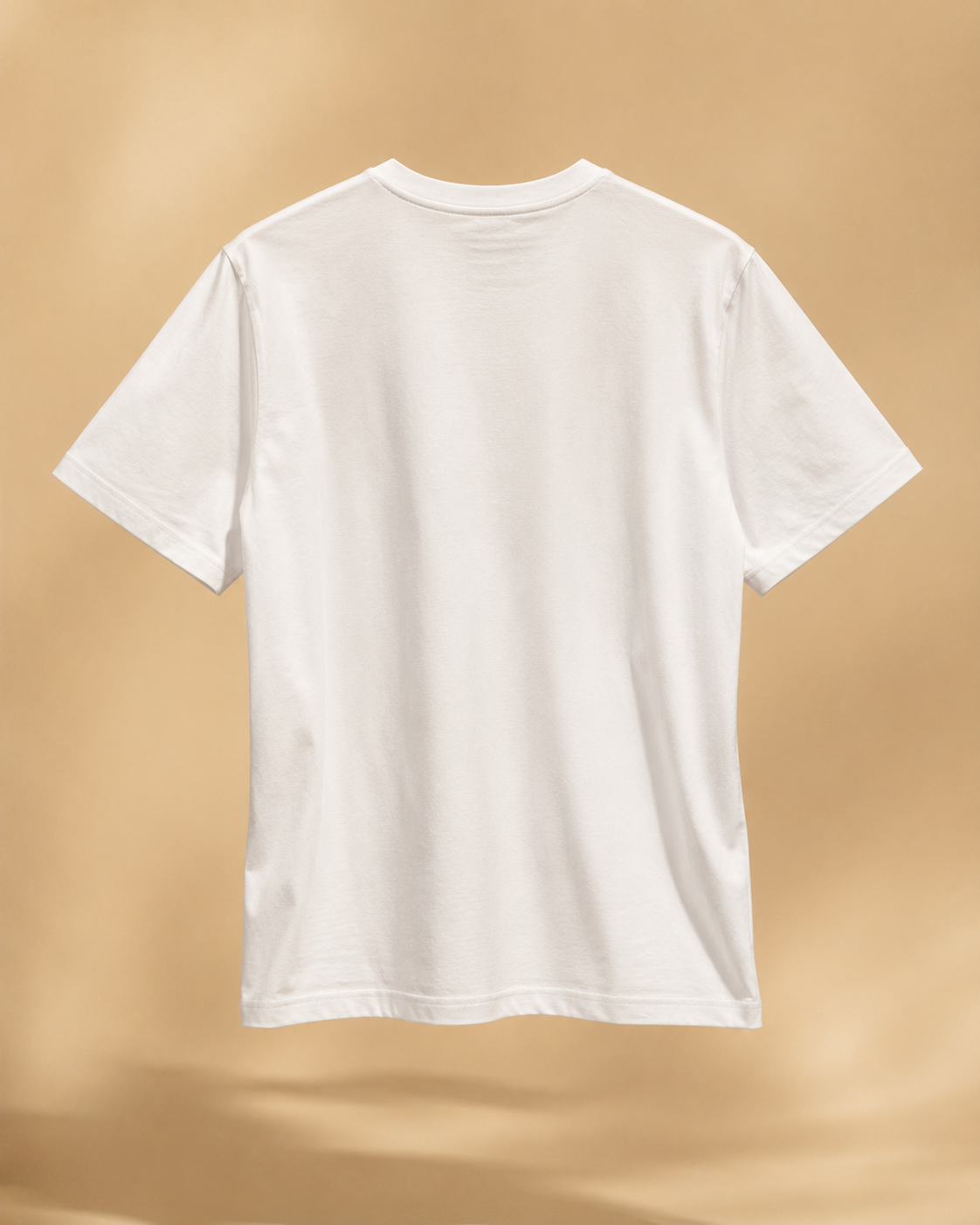 Découvrez l’arrière du T-shirt Ndjili Libreville Royale : coupe confortable, coton biologique premium et finitions élégantes.