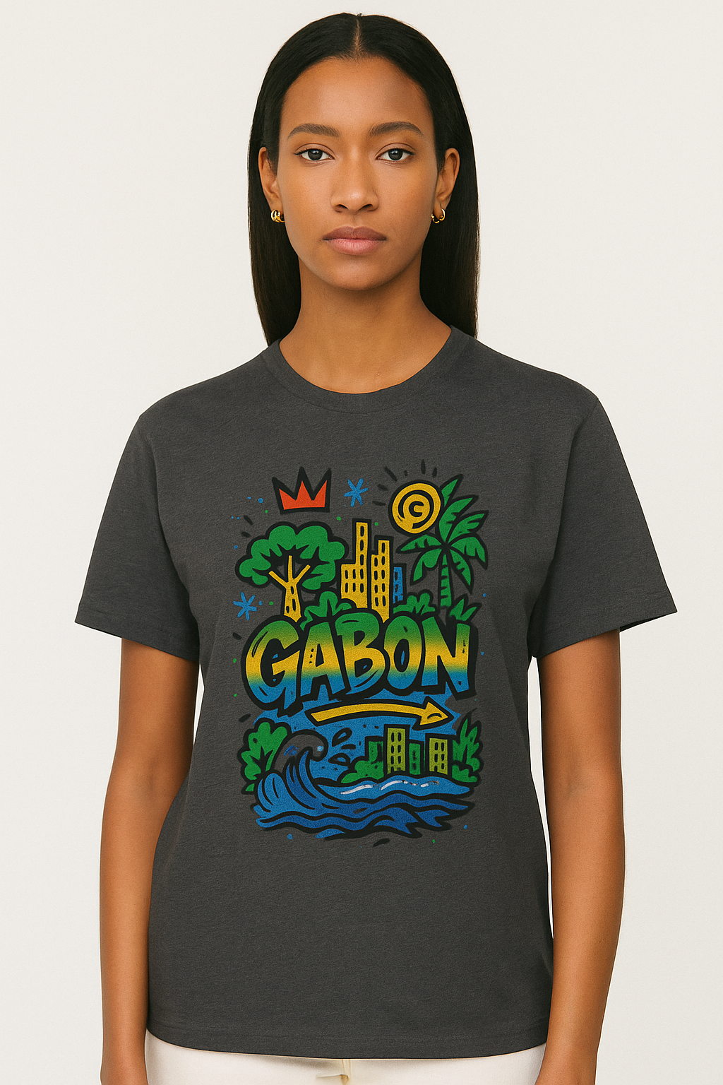T-shirt gris foncé chiné en coton bio, imprimé vibrant “GABON”, pièce afro luxe durable et exclusive.