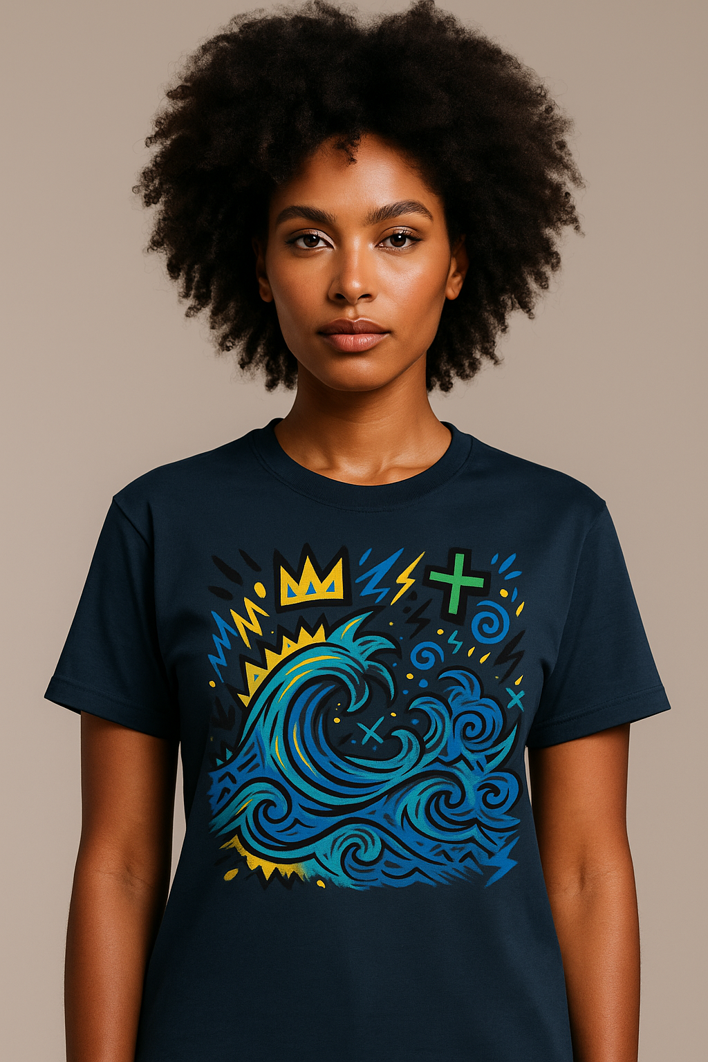 T-shirt Ondja bleu marine unisexe coton bio, motif artistique vague bleue et symboles afro luxe, édition limitée Élisabeth Akaïa Kaï