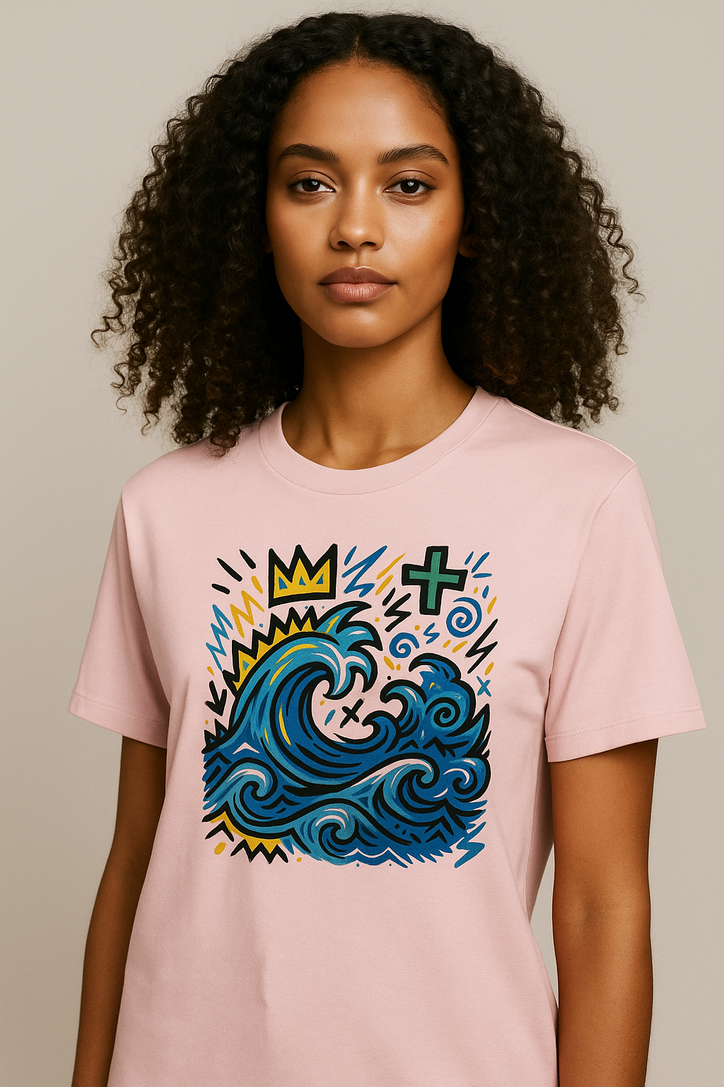 T-shirt Ondja couleur pêche clair unisexe coton bio, imprimé vague bleue stylisée et symboles colorés, Élisabeth Akaïa Kaï