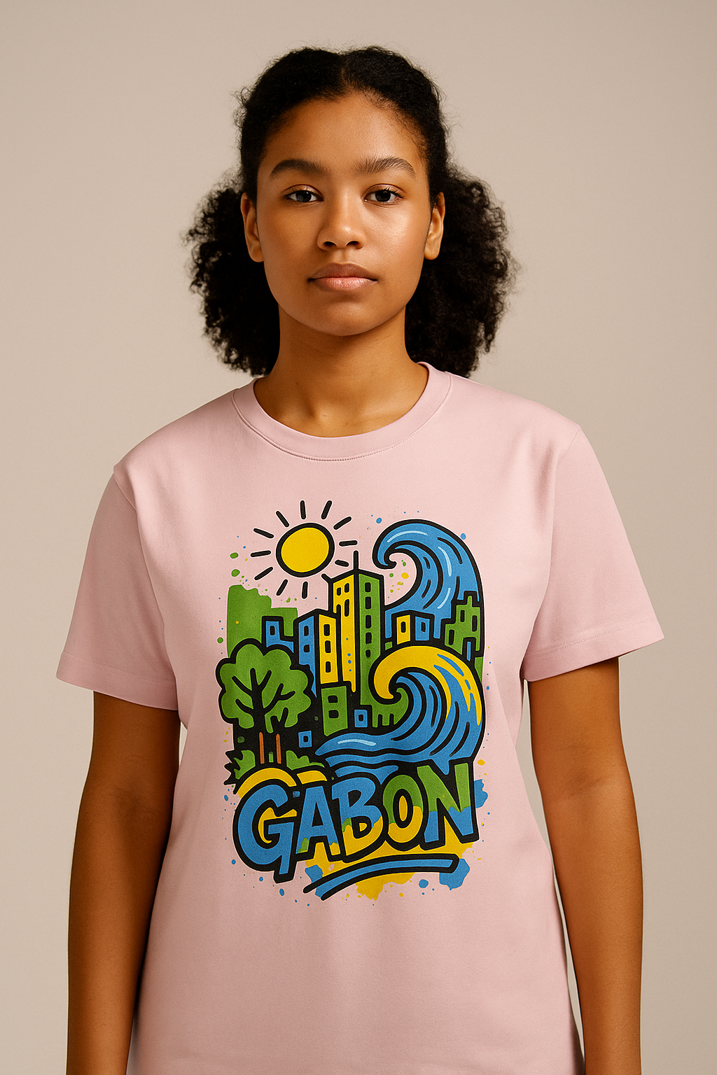T-shirt rose clair Ondya en coton bio, imprimé Gabon artistique afro luxe, collection Libreveille Royale.