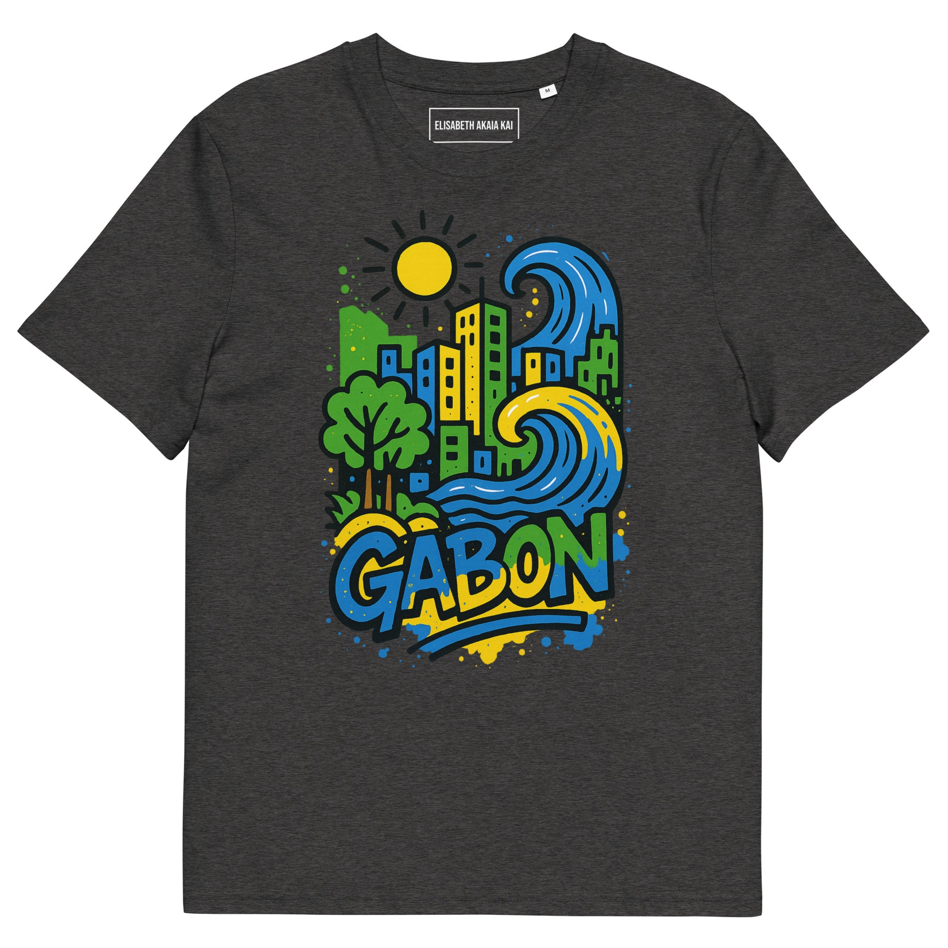 T-shirt gris foncé Ondya en coton biologique, imprimé afro chic Gabon aux couleurs vibrantes, prêt-à-porter premium éthique.
