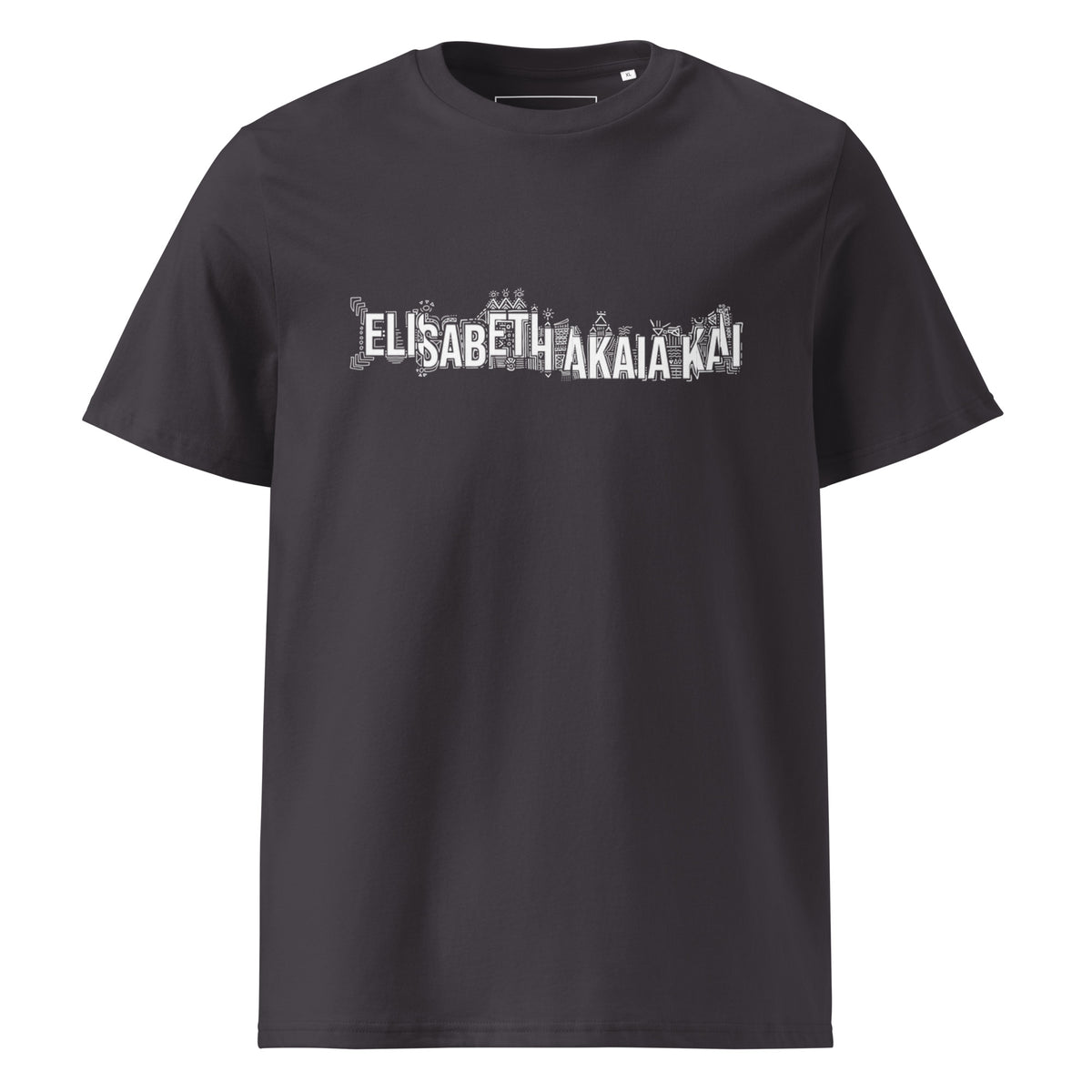 Vue de face du t-shirt KAÏ anthracite pour homme : col rond, manches courtes et signature graphique blanche de la Maison sur la poitrine.