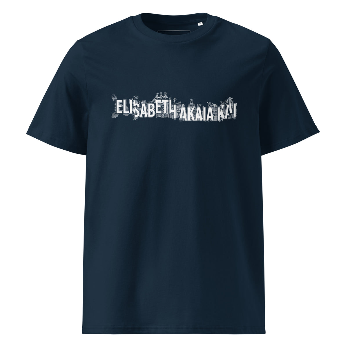 Vue de face du t-shirt KAÏ bleu marine pour homme : col rond, manches courtes et signature graphique blanche de la Maison sur la poitrine.