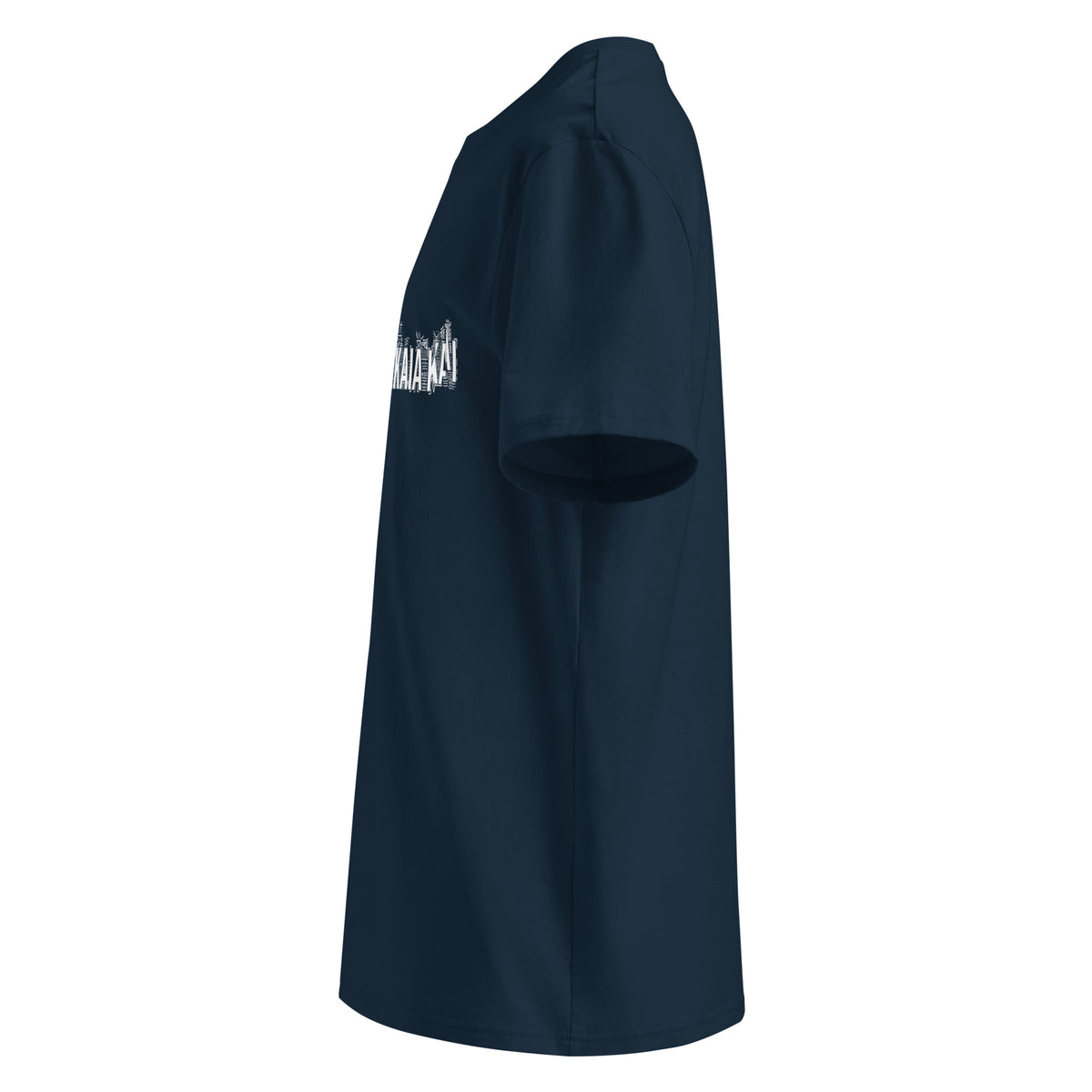 Profil gauche du t-shirt KAÏ bleu marine pour homme, montrant la coupe droite et les manches courtes.